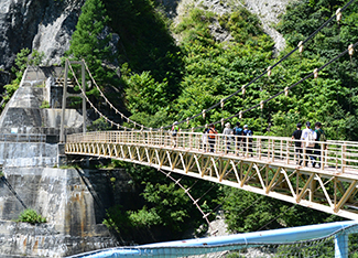 湖畔遊歩道