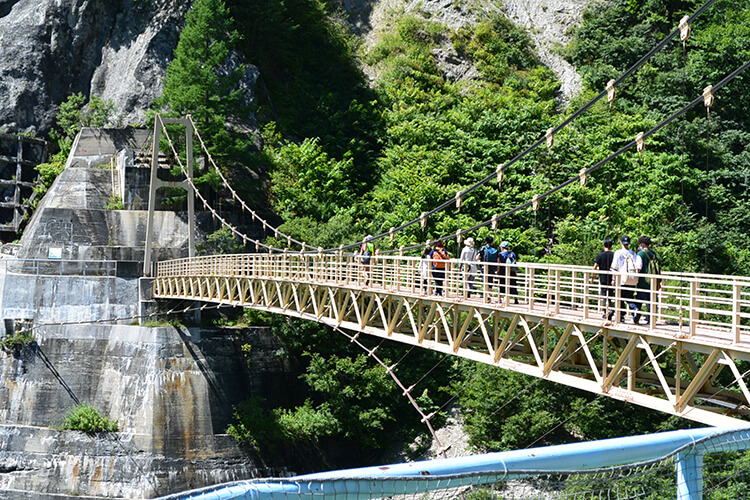 湖畔遊歩道